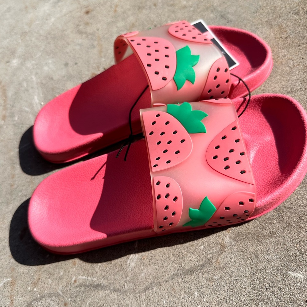 Girls, medium strawberry slides.